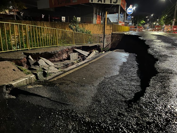Chuvas: Avenida dos Imigrantes, no Lavapés, é interditada