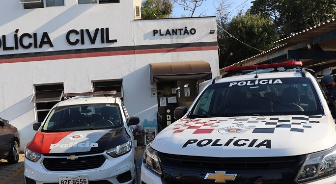 Marido esfaqueia esposa por ciúmes   