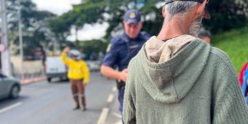 Operação fiscaliza ambulantes irregulares:   Ação identifica “forasteiros” atuando nos semáforos e cruzamentos