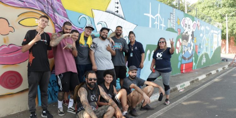 Artistas bragantinos grafitam muro da SABESP na Norte Sul