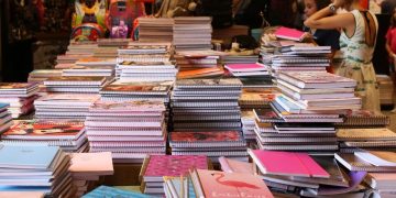 Pesquisar preço é fundamental na hora da compra do material escolar 