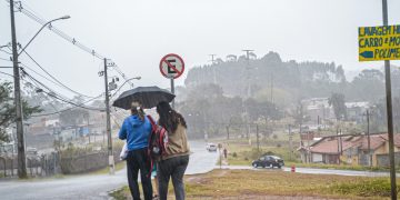 Tempo instável deixa semana quente e chuvosa