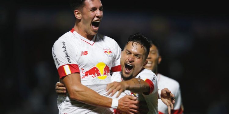 Bragantino vence o São Paulo de virada