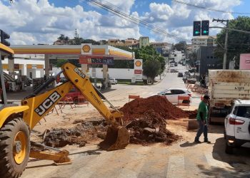 Obras de drenagem deixam trânsito caótico