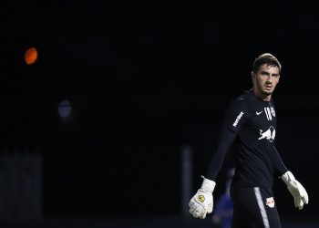 Bragantino sucumbe a um goleiro medíocre e fica fora da decisão