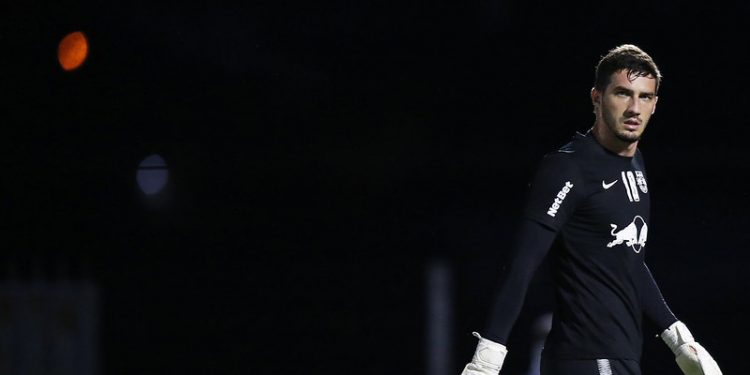 Bragantino sucumbe a um goleiro medíocre e fica fora da decisão