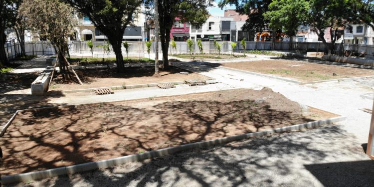 PRAÇAS RAUL LEME E JOSÉ BONIFÁCIO: Após 63 notificações, empresa é multada em mais de R$ 2 milhões e abandona obras