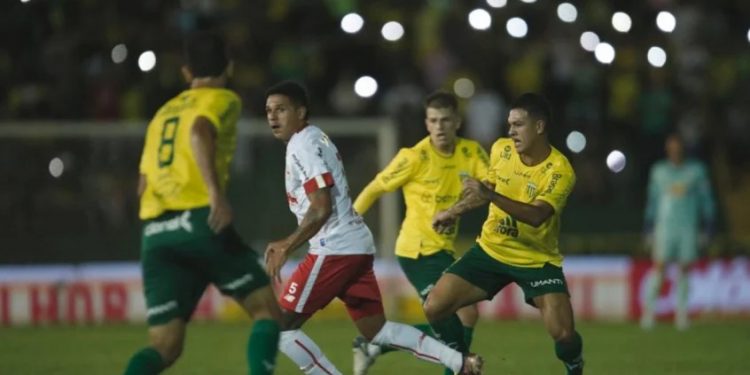 Bragantino repete 2022 e cai logo no início da Copa do Brasil