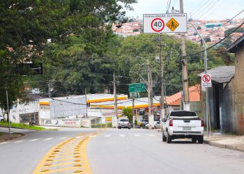 Lombadas eletrônicas em funcionamento na Av. Minas Gerais   