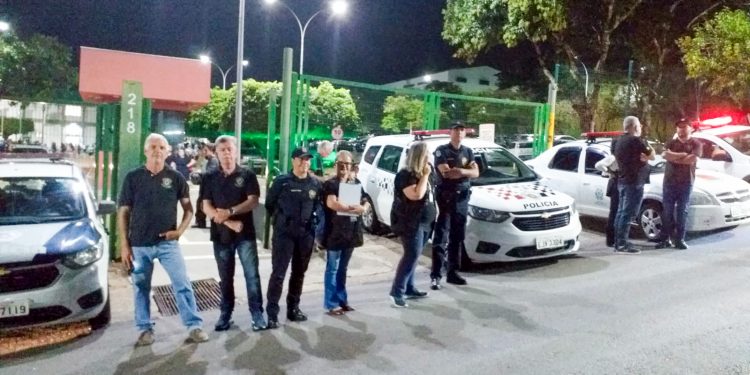 Operação do GGI fecha estabelecimento e recolhe dois veículos