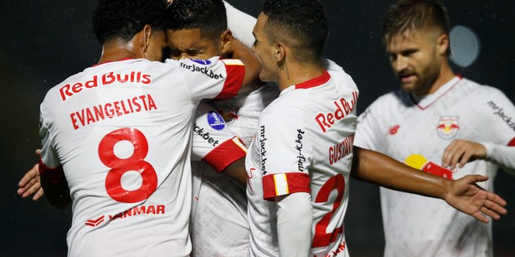 Bragantino goleia Oriente Petrolero e lidera na Copa Sul-Americana