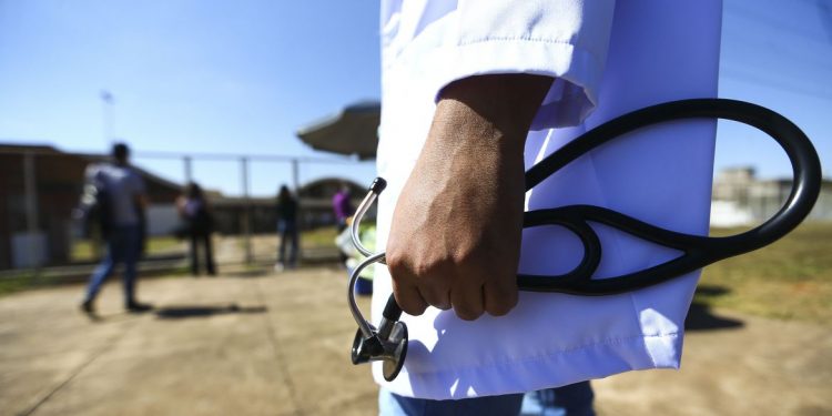 Saúde vai credenciar 57 mil equipes para reforçar unidades básicas