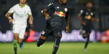 Caixinha mexe mal e tira vitória do Bragantino diante do fraco América-MG