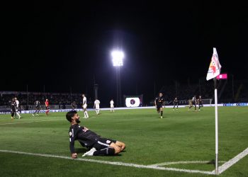 GOLEIRO SANTISTA EVITA GOLEADA: Inspirado e criativo, Bragantino vence o Santos com sobras no Nabizão