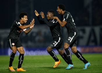 Bragantino atropela o Flamengo em noite inspirada: 4 x 0