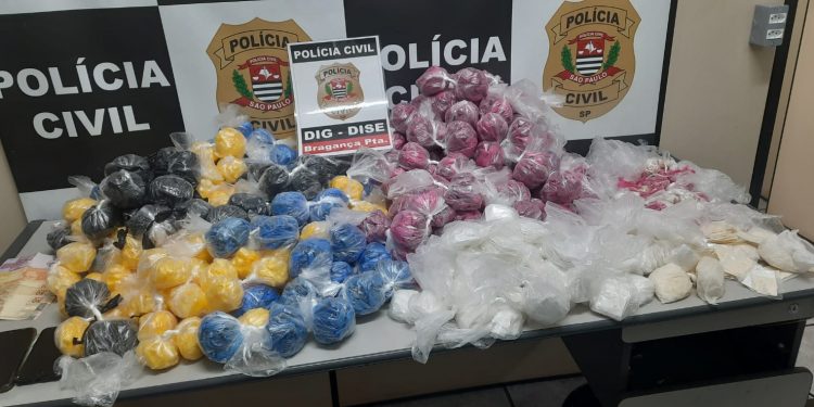DIG E DISE detém pai e filho com 20kg de drogas