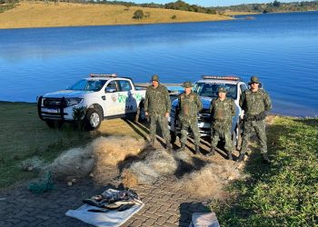 Polícia Militar Ambiental de Atibaia flagra pesca irregular na represa em Joanópolis