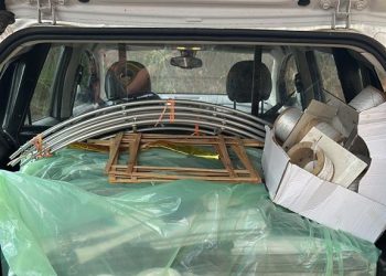 PM prende mulher soltando e confeccionando balão em Tuiuti