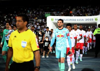 Bragantino enfrenta o líder Botafogo hoje à noite, no Rio de Janeiro