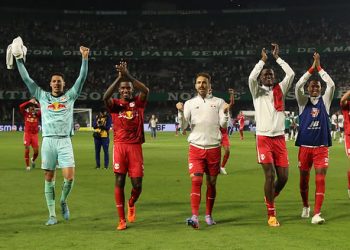 Vitória sobre o Coritiba coloca o Bragantino no G5