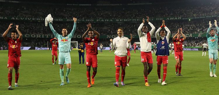 Vitória sobre o Coritiba coloca o Bragantino no G5