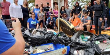 Ação de limpeza no Lago do Taboão  retira mais de 2 mil litros de lixo