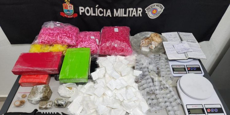 Ação da Polícia Militar tira traficante das ruas e grande quantidade drogas