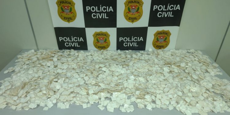 2ª DISE do DEIC prende traficante com mais de 11 kg de drogas no Araras dos Pereira