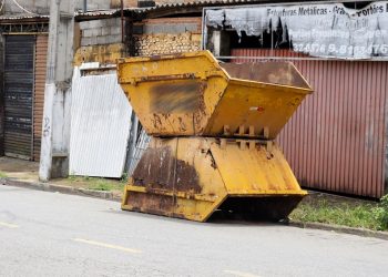 Empresas que operam caçambas ignoram a lei 