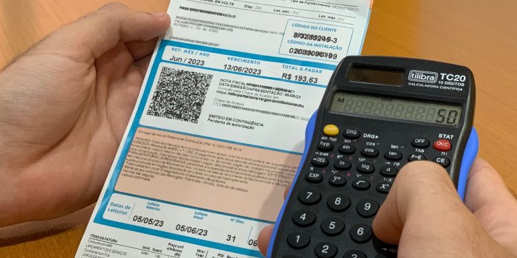 Energisa faz plantão na Praça da Bíblia para orientar sobre Desenrola Brasil