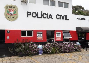 Briga por mulher acaba com tiros e atropelamento