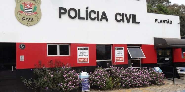 Briga por mulher acaba com tiros e atropelamento