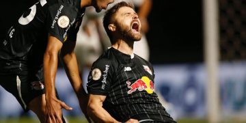 Na caça ao líder, Bragantino vence o Fluminense com 2º tempo impecável