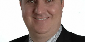 Eduardo Simões reassume mandato, após derrubada de liminar