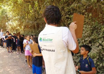 ‘De Olho nos Rios’ promove oficina para alunos de escola municipal rural