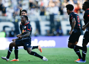 Vitória sobre o Corinthians mantém o Bragantino na luta pelo título