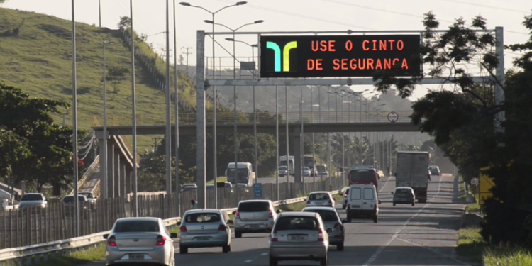 2,5 milhões de veículos na Fernão Dias entre o Natal e o Ano Novo