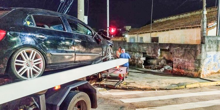 Espancou a mulher no meio da rua e foi em cana