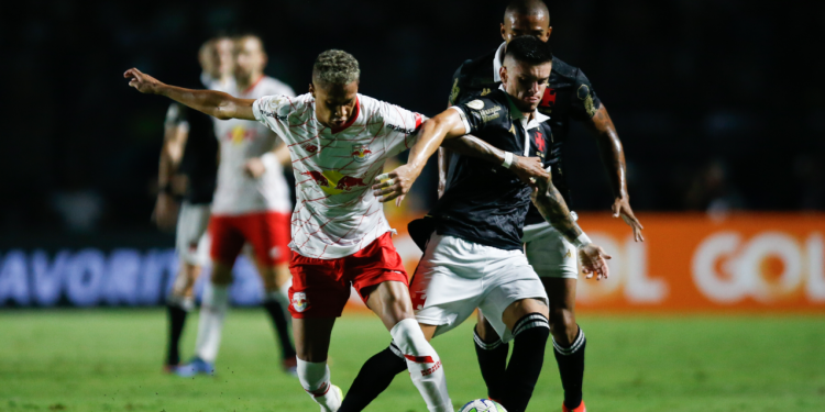 Bragantino salva o Vasco da degola ao ser derrotado em São Januário