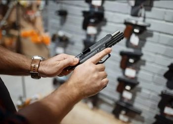 Após queda de registros de armas de fogo, Exército volta com a autorização de CACs