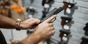 Após queda de registros de armas de fogo, Exército volta com a autorização de CACs