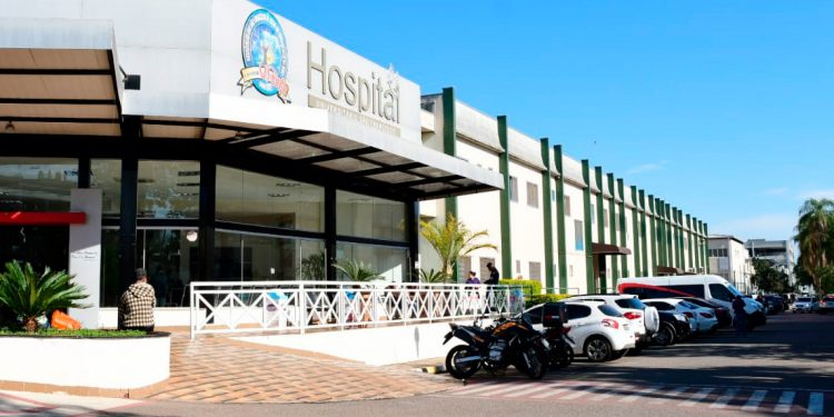 Pacientes de hemodiálise recebem tratamento no HUSF