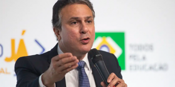 Programa Pé de Meia prevê bolsa-poupança para estudantes baixa renda