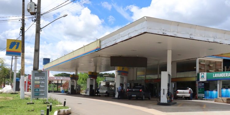 PM prende ladrão logo após roubo em posto