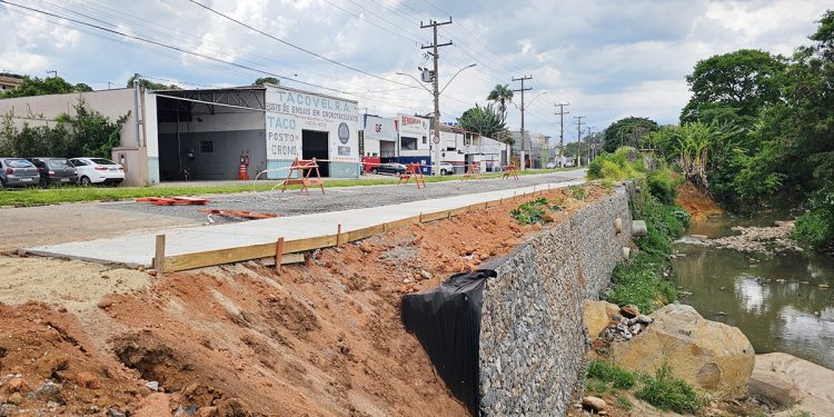 Muros de gabião no Ribeirão Lavapés darão estabilidade e segurança na região