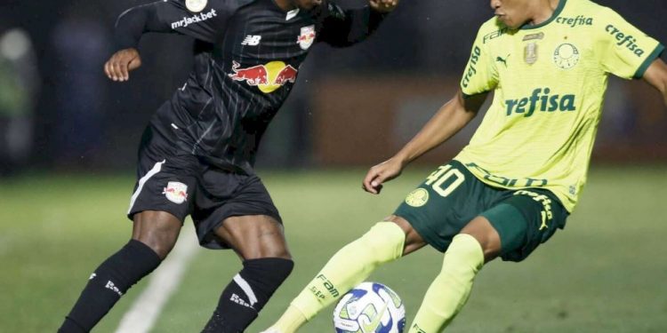 Líderes em seus grupos, Bragantino e Palmeiras se enfrentam no Nabizão