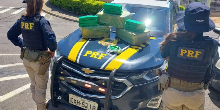 PRF apreende 51 kg de maconha em Atibaia   