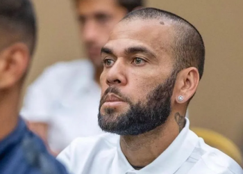 Daniel Alves é condenado à 4 anos e 6 meses de prisão