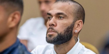 Daniel Alves é condenado à 4 anos e 6 meses de prisão