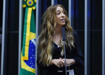 Erika Hilton é primeira deputada trans a liderar bancada no Congresso